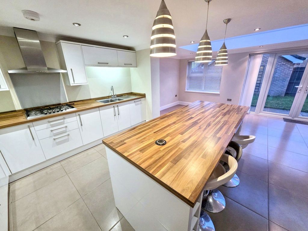 Property photo 2 of 23