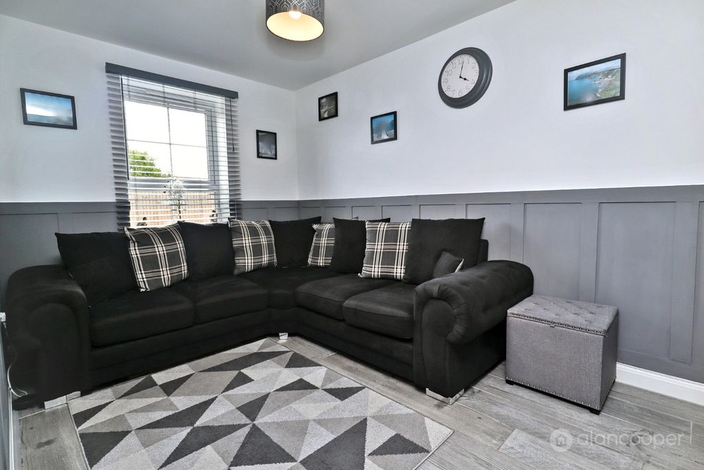 Property photo 2 of 32 5057112