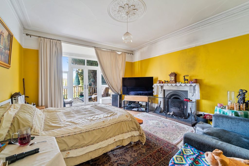 Property photo 2 of 30