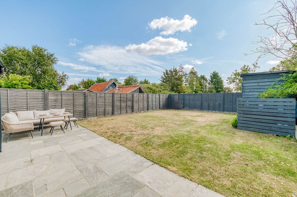 Property photo 2 of 24