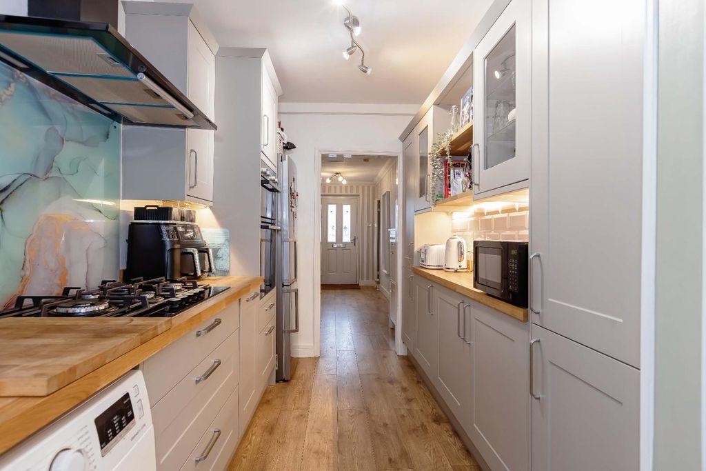 Property photo 3 of 19 Grand Avenue_9.Jpg