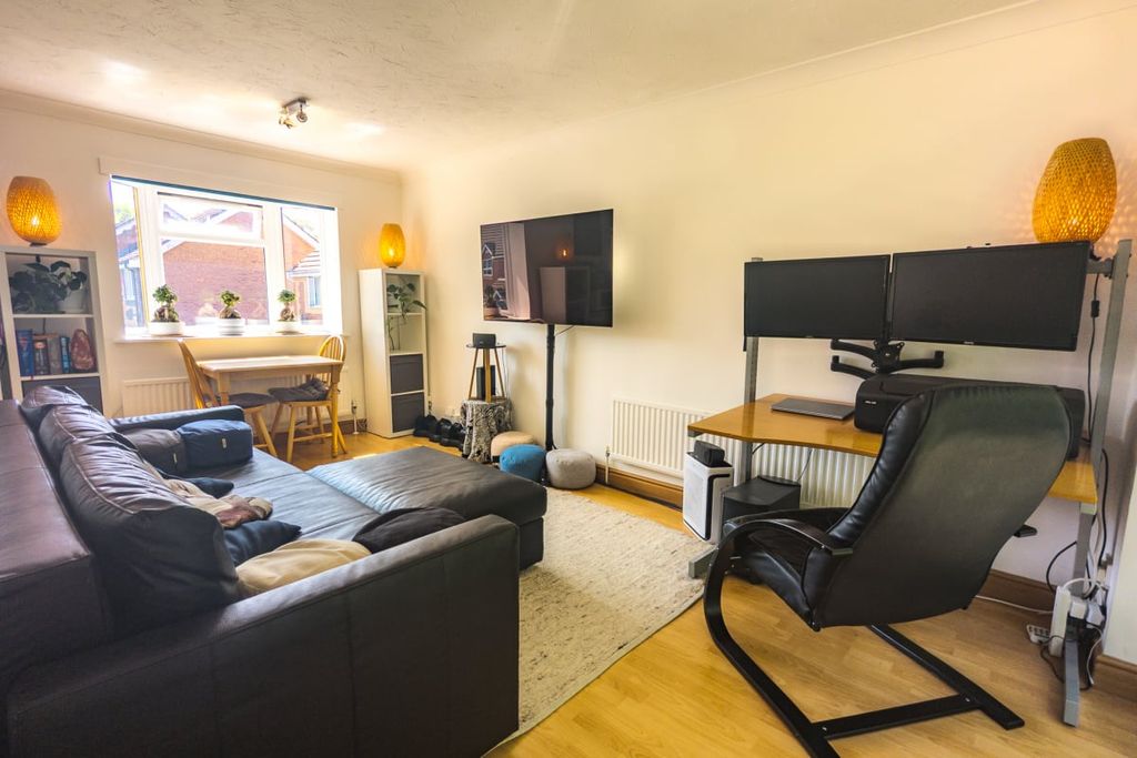 Property photo 2 of 28