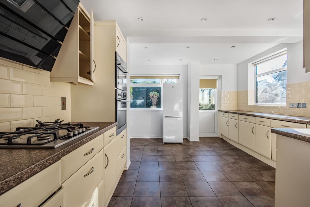 Property photo 3 of 15 Kitchen