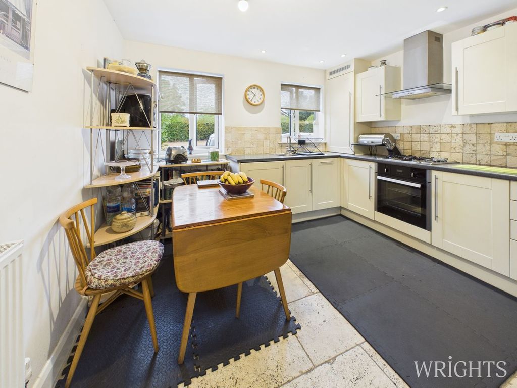 Property photo 3 of 19 Kitchen