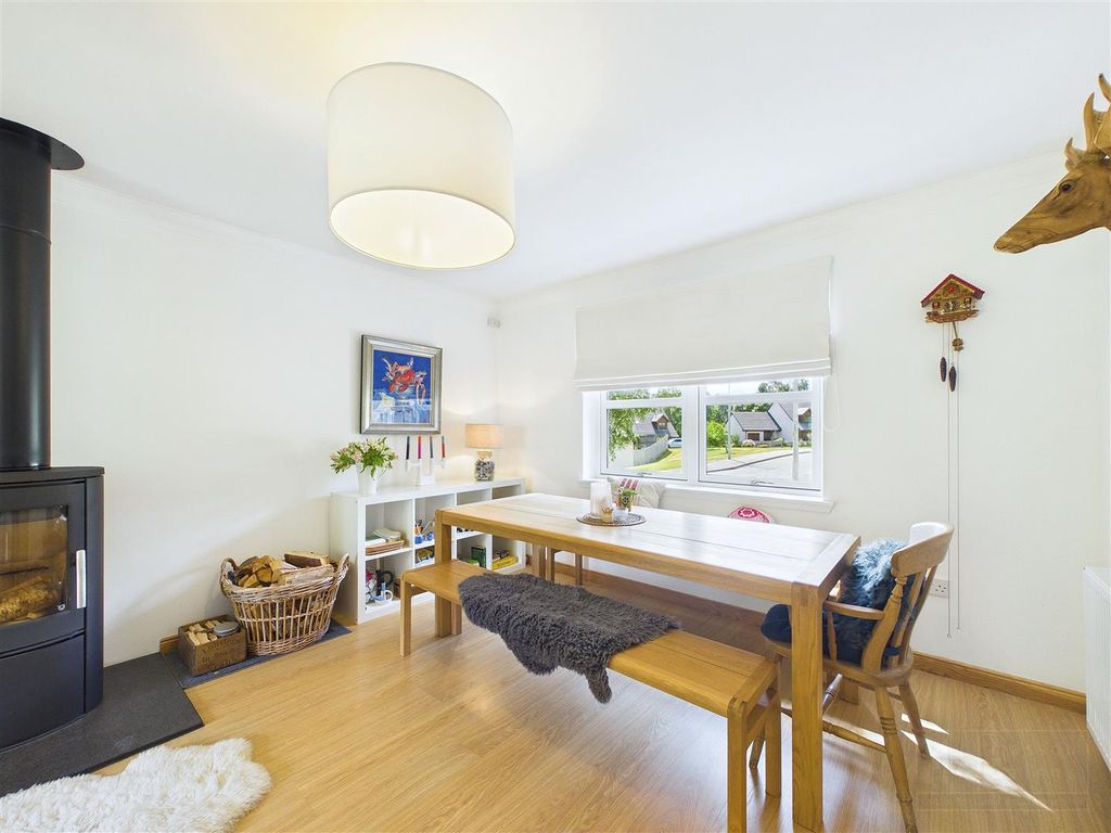 Property photo 3 of 30 Sitting Room / Dining Area
