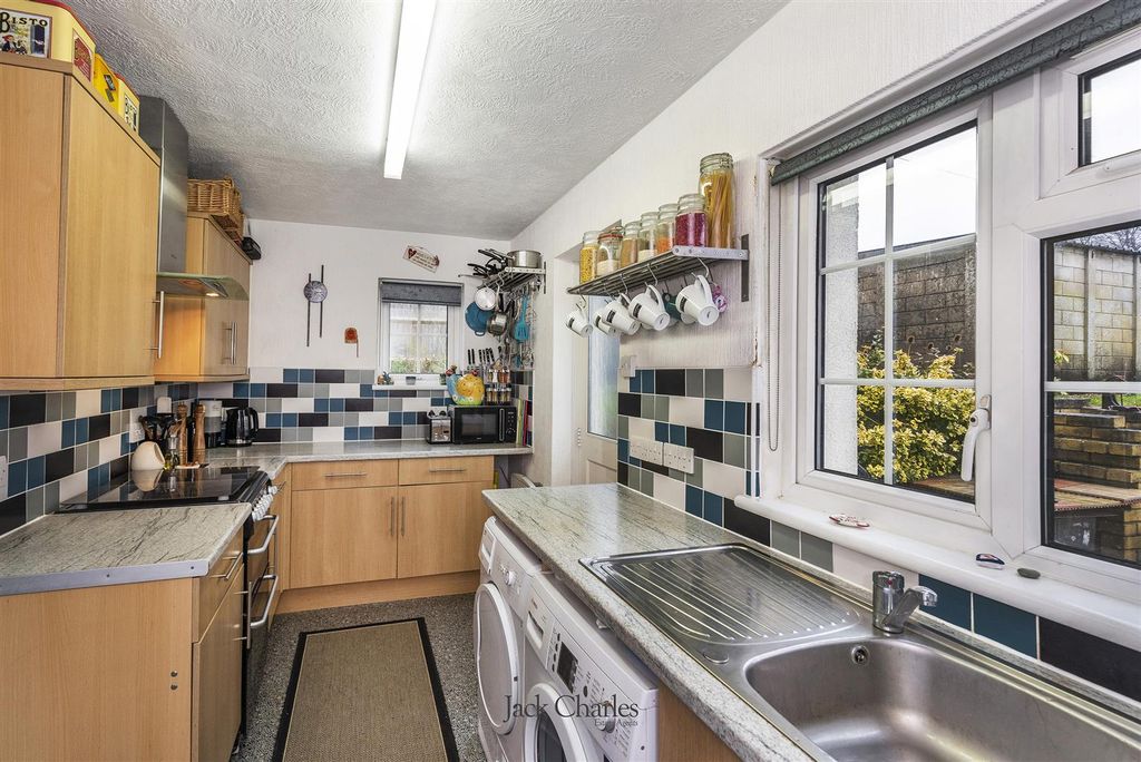 Property photo 3 of 17 12 Bowers Rd, Tn14 7Ss 005.Jpg