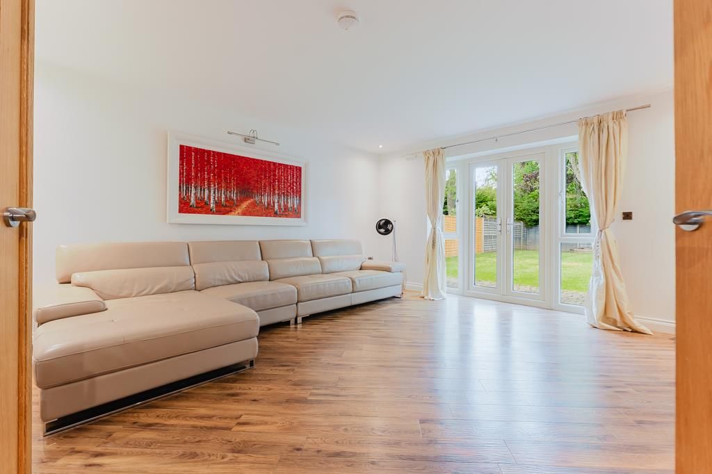 Property photo 2 of 44 244D Barton Road, Barton Seagrave-5.Jpg