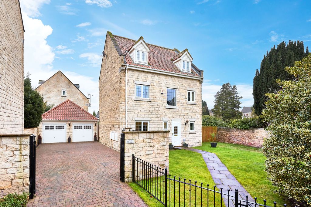 Property photo 1 of 41