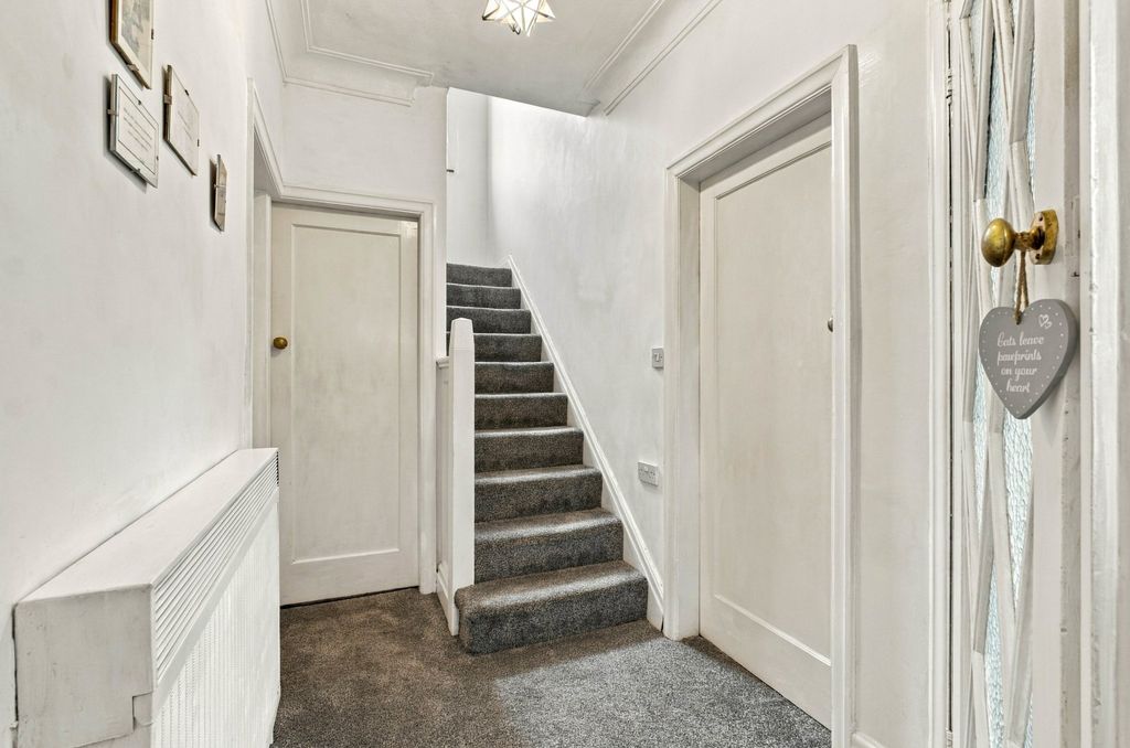 Property photo 3 of 24 Hall