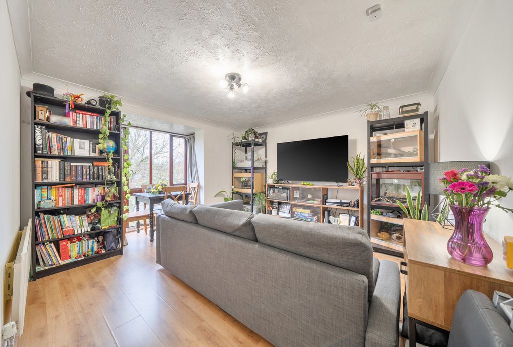 Property photo 2 of 9 1404575-12-697B6F...