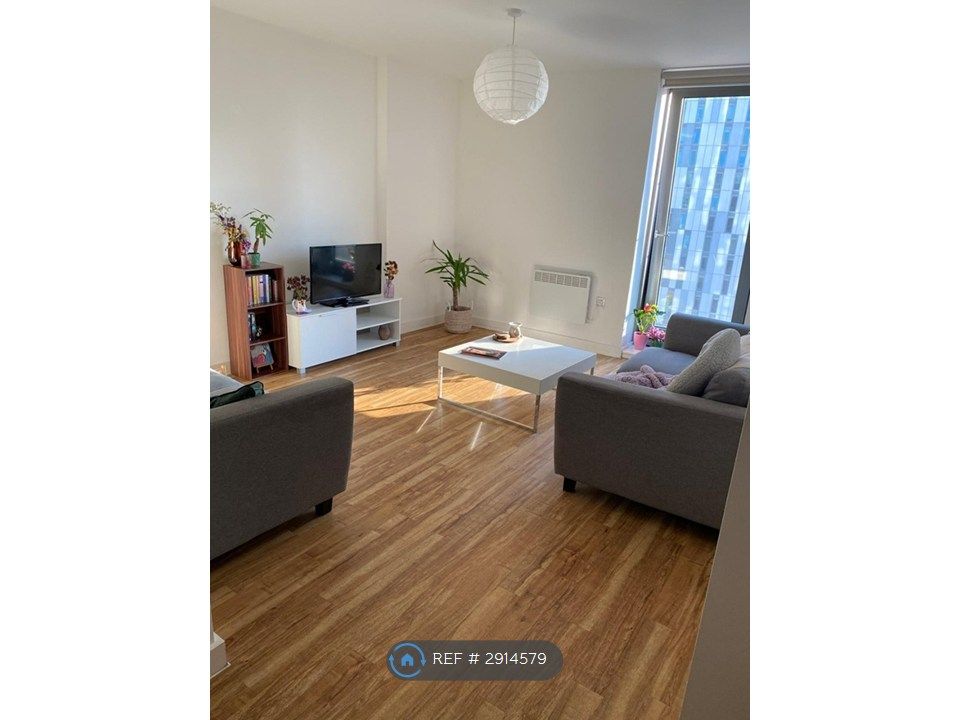 Property photo 1 of 18 Living Room