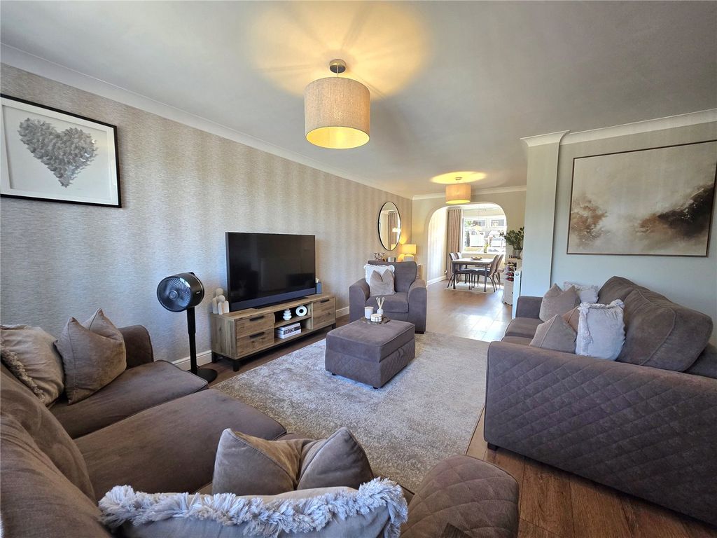 Property photo 3 of 37 Picture No. 06