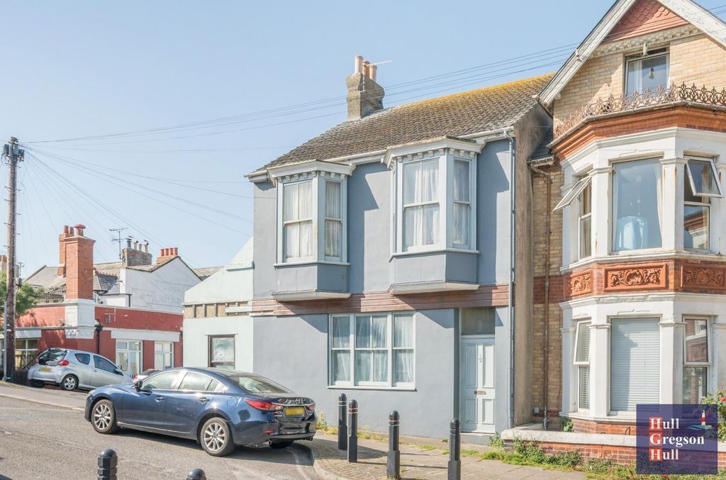 Property photo 1 of 12 2A13A3c8-A7Bd-435F-97F5-50Bec83Bdcc5.Jpg