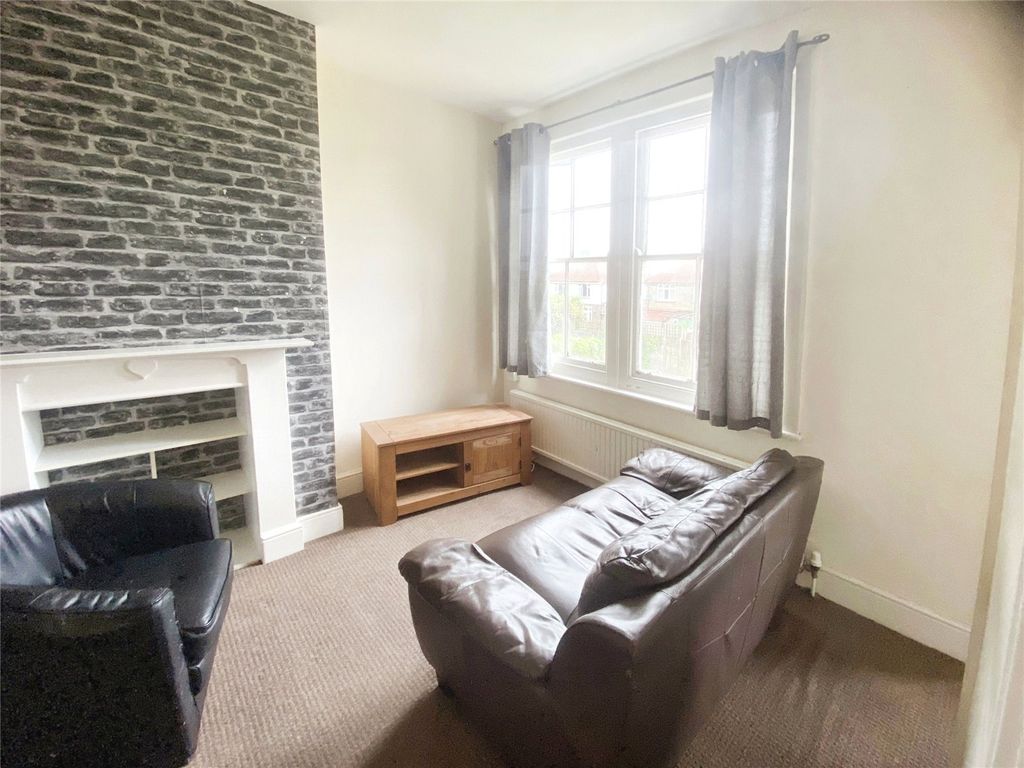 Property photo 2 of 9 Picture No. 11