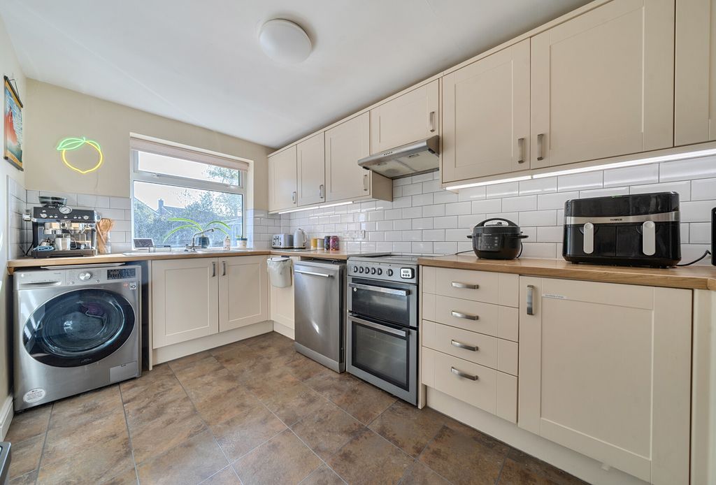 Property photo 3 of 15 1442109-14-69Dcb9...