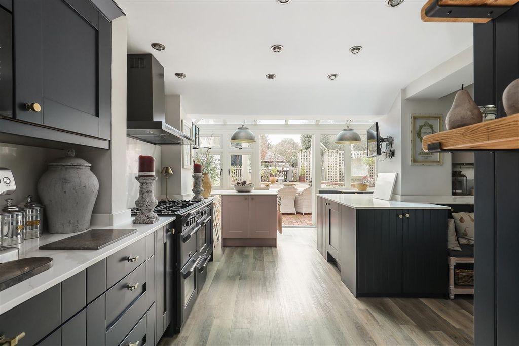 Property photo 2 of 33 Ph34_6318869.Jpg