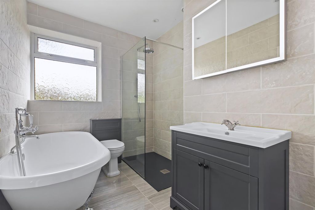 Property photo 3 of 22 Bathroom