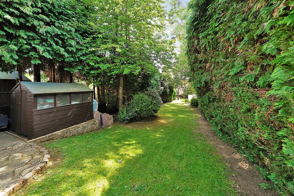 Property photo 2 of 28 Garden