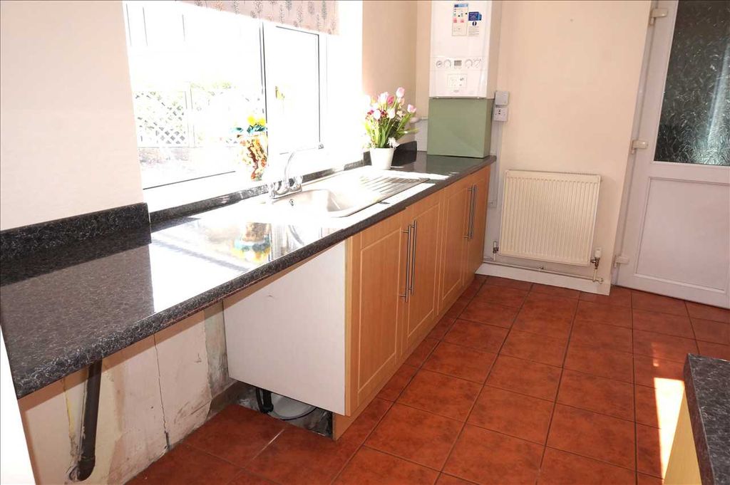 Property photo 3 of 23 Kitchen :