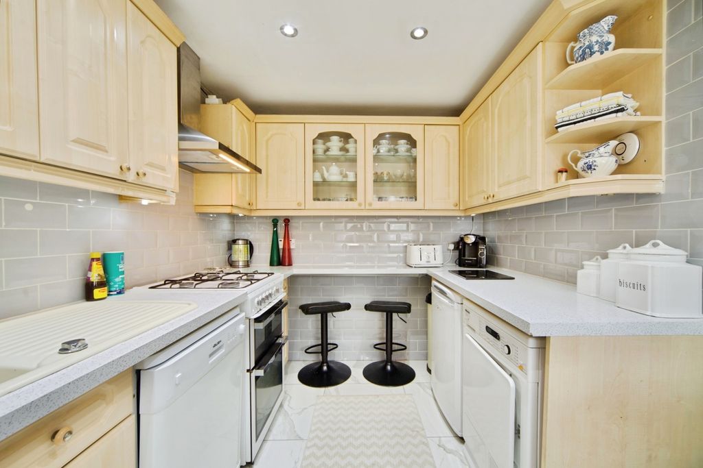 Property photo 2 of 16 Photo