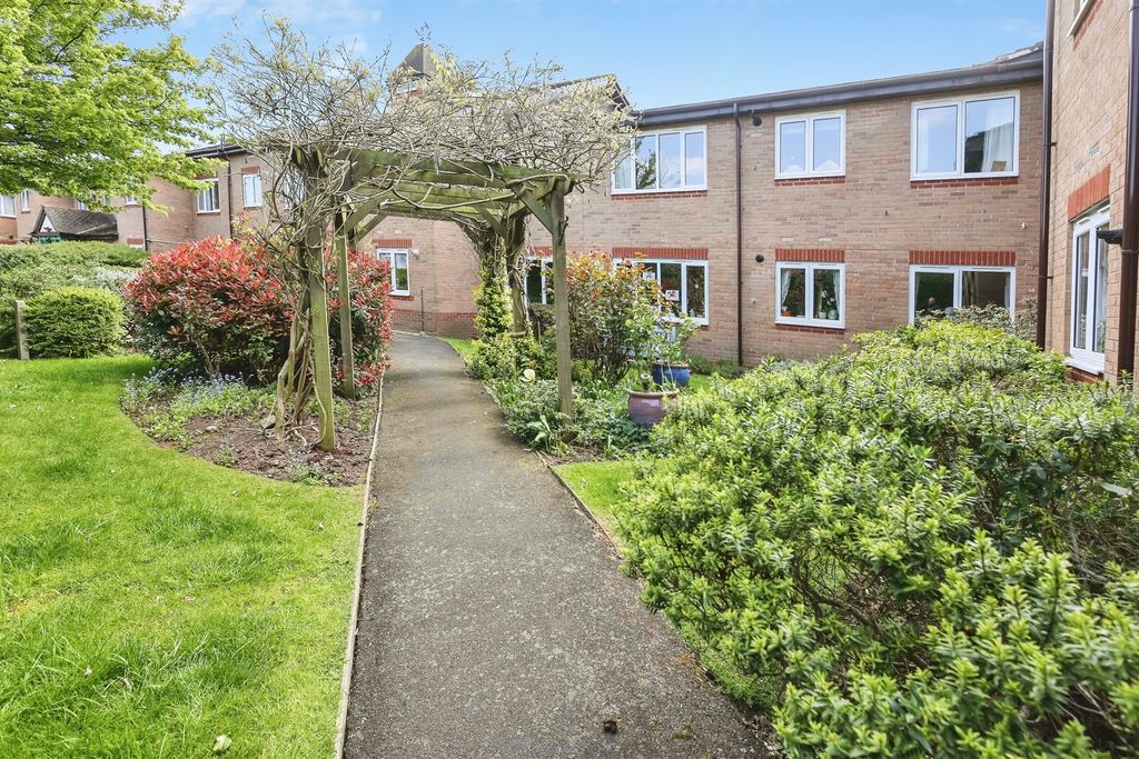 Property photo 2 of 12