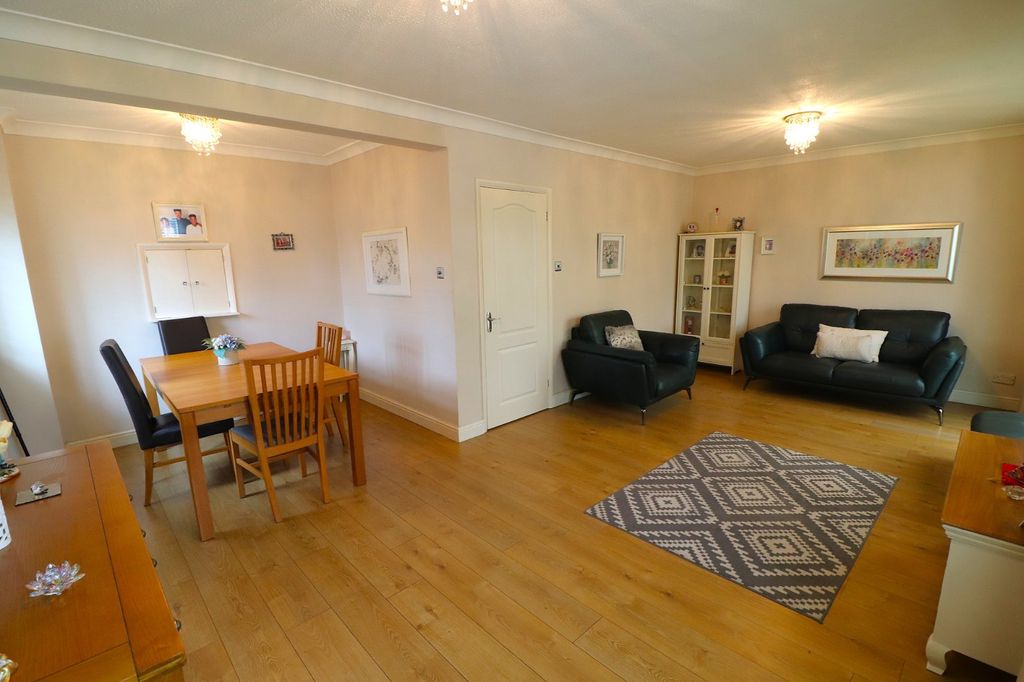Property photo 2 of 19 Picture No. 26