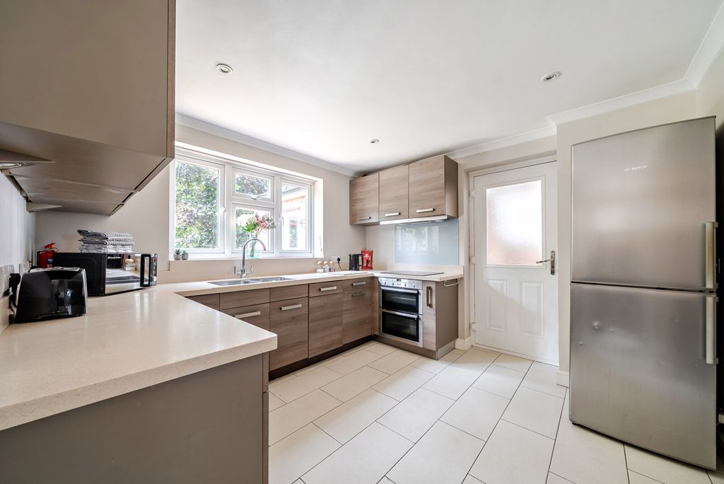 Property photo 3 of 18 Kitchen