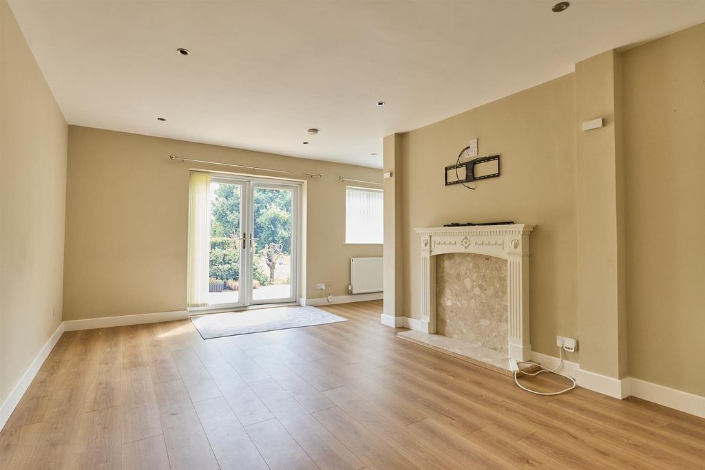Property photo 2 of 11 Fairways Court Hk_5.Jpg