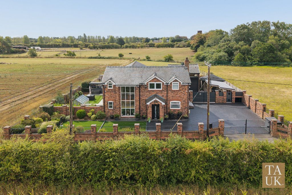 Property photo 1 of 43