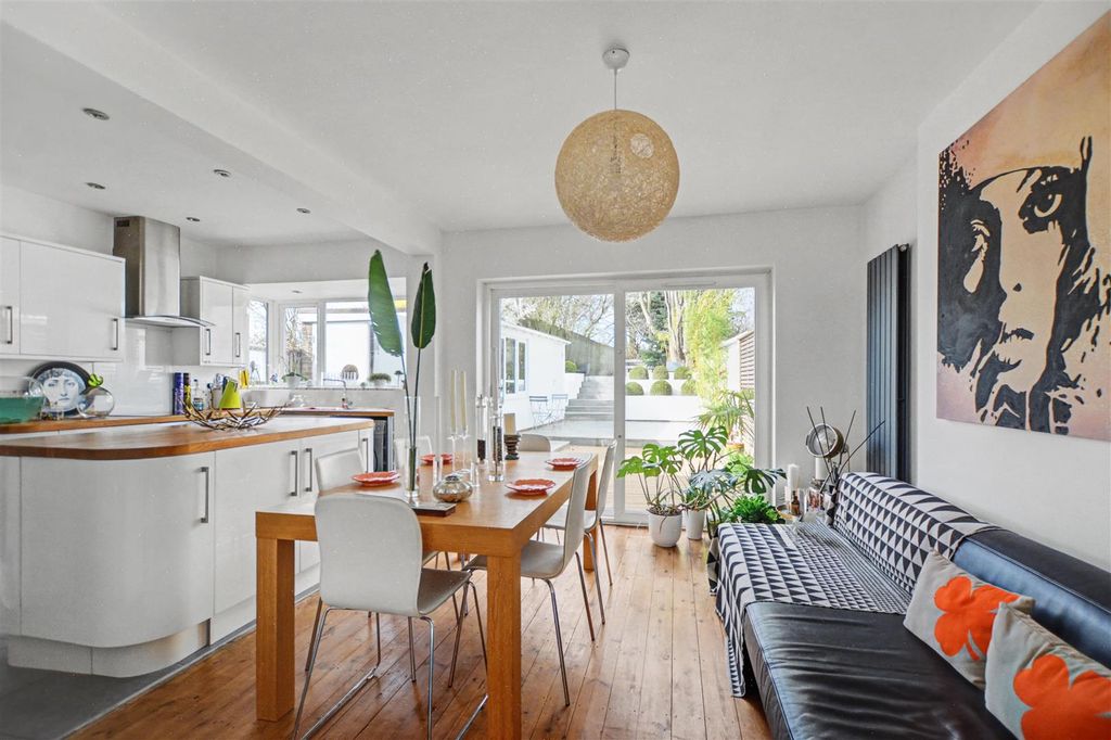 Property photo 3 of 25 Kitchen Diner_5.Jpeg