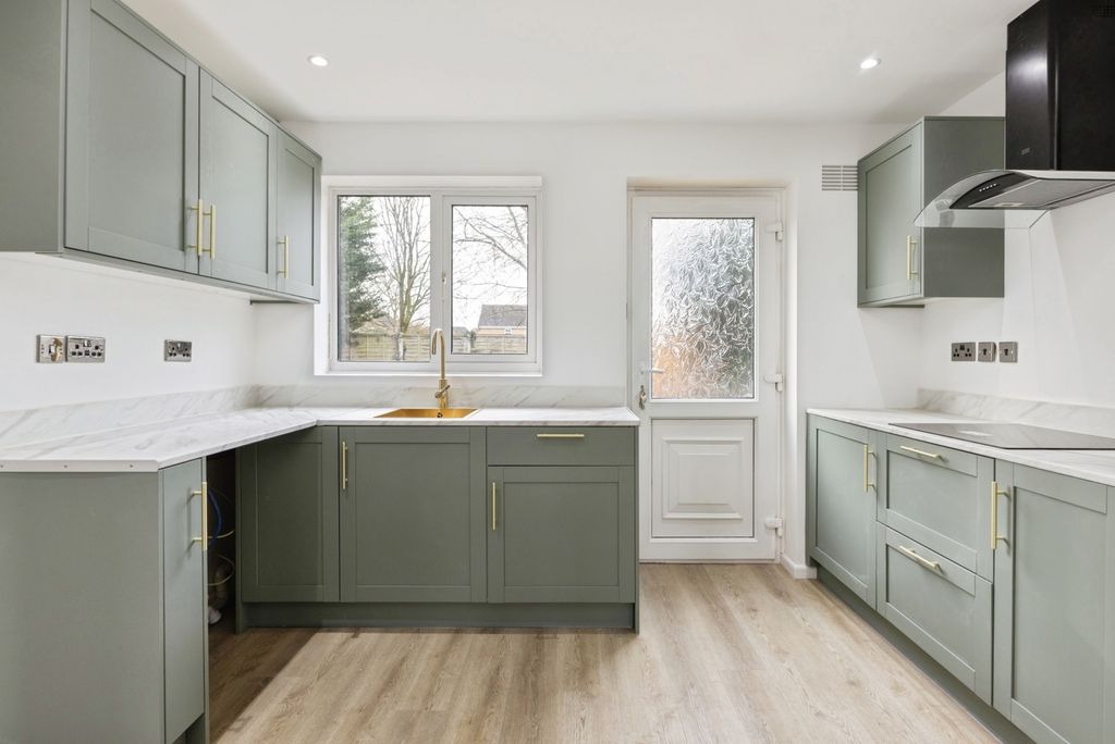 Property photo 2 of 16 Pbox-Img.Jpg