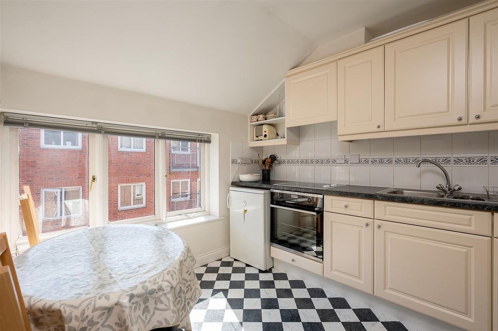 Property photo 3 of 10 Kitchen