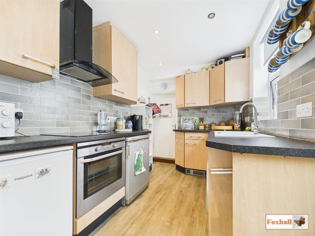 Property photo 3 of 21 Kitchen