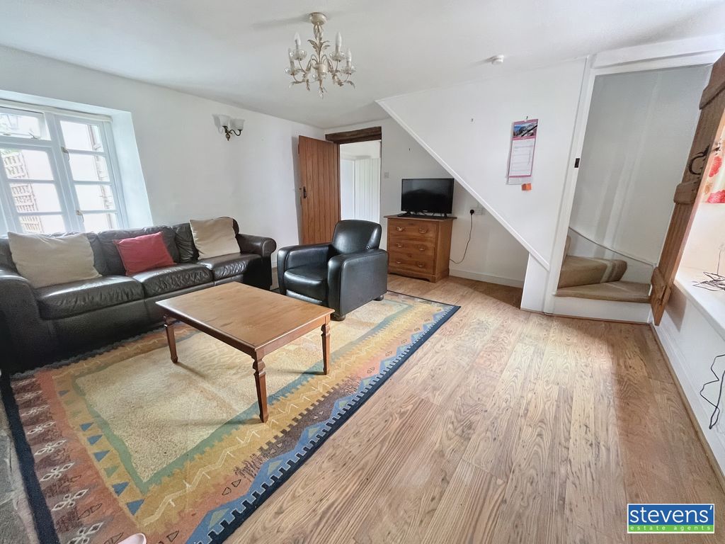 Property photo 3 of 12 Image00010