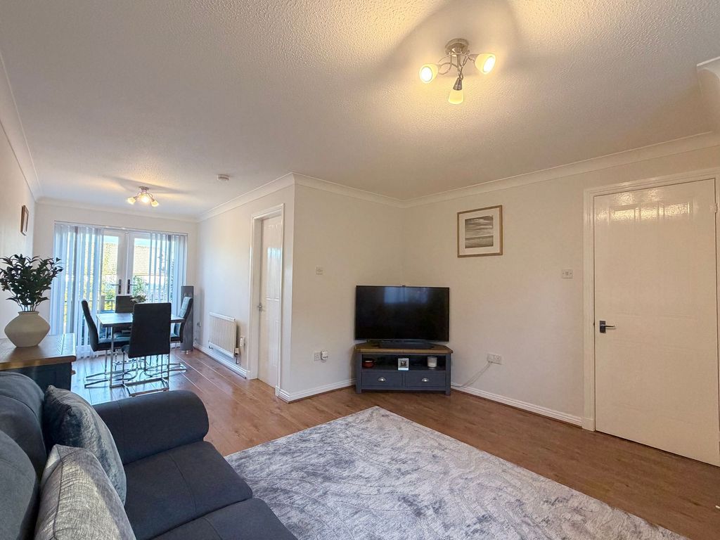 Property photo 2 of 17 Living/Dining Room
