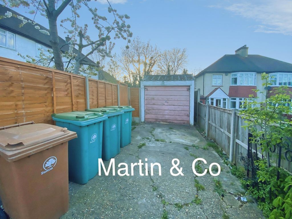 Property photo 3 of 4 Garage Rear