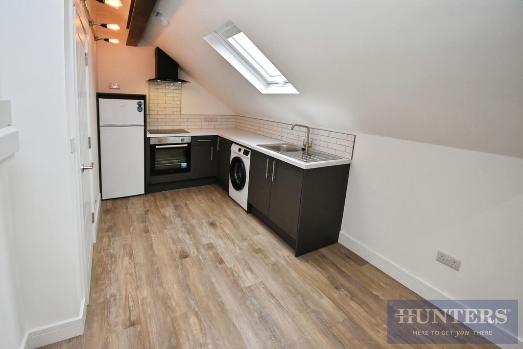 Property photo 2 of 7 Kitchen