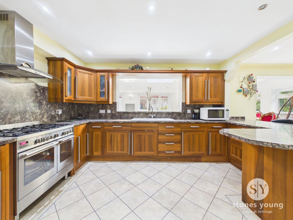 Property photo 3 of 31