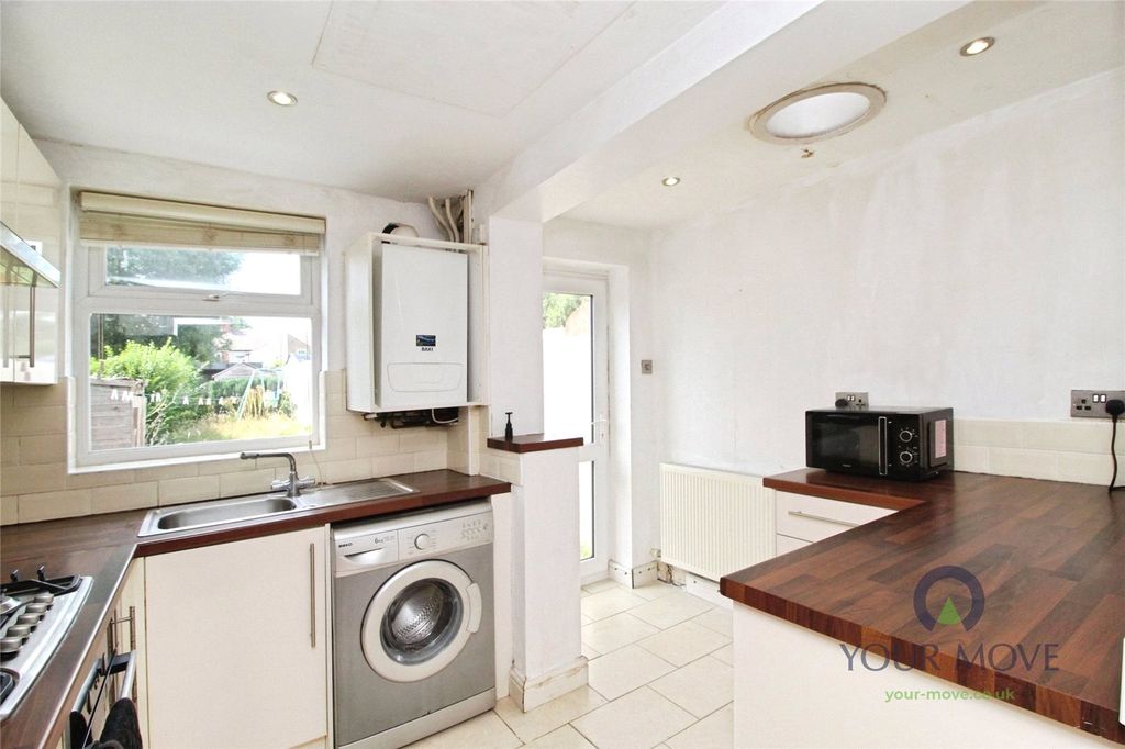 Property photo 3 of 23 Kitchen