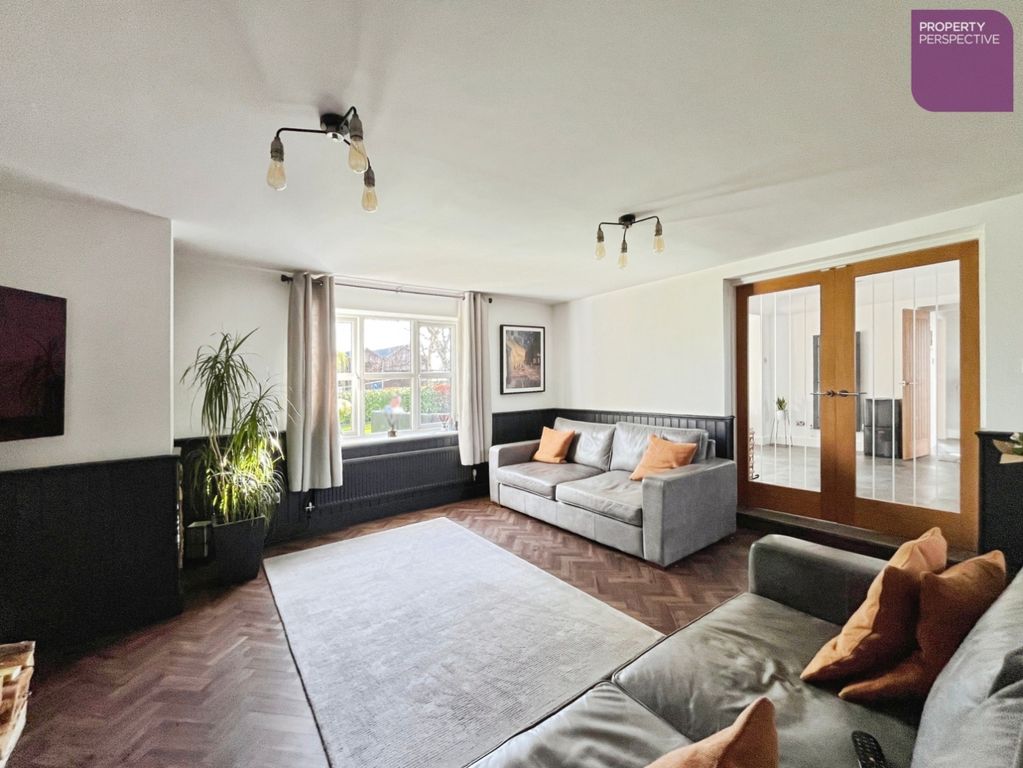 Property photo 3 of 27 Living Room