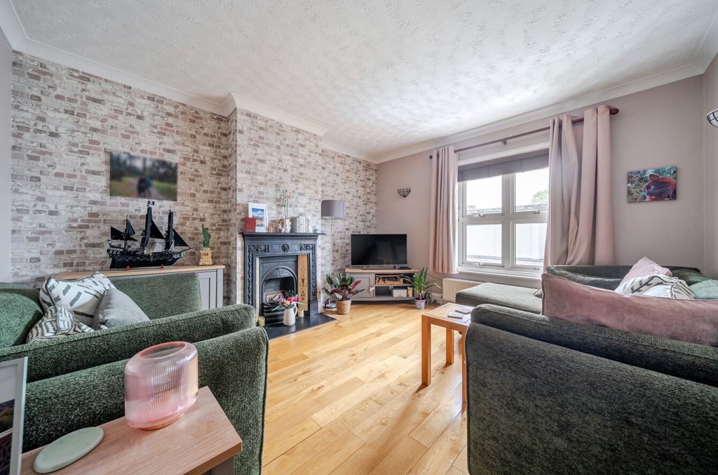 Property photo 2 of 19 1448008-17-69F20c...