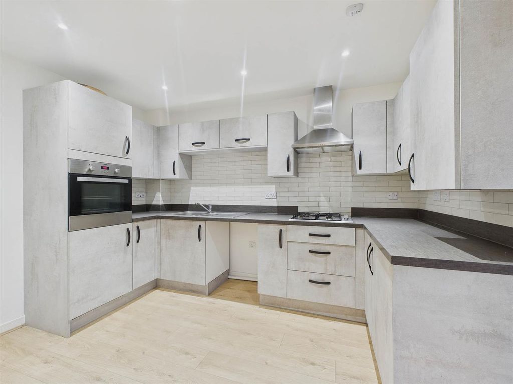 Property photo 3 of 16 Cam03972G0-Pr0182-Still001.Jpg