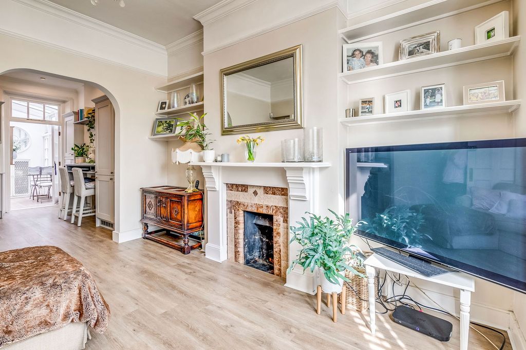 Property photo 1 of 20