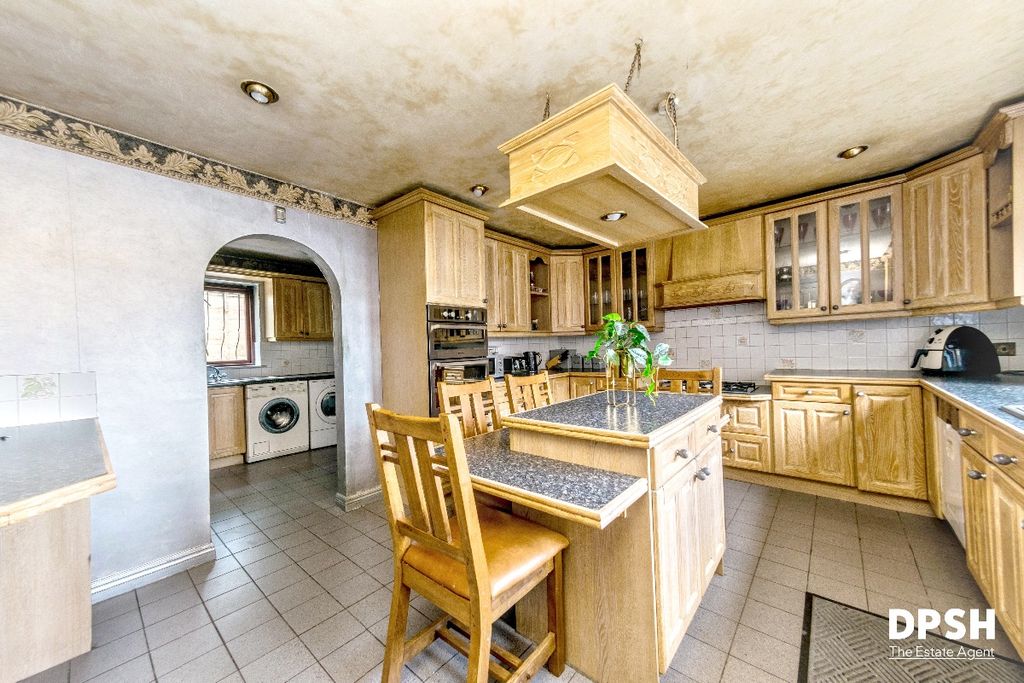 Property photo 3 of 46