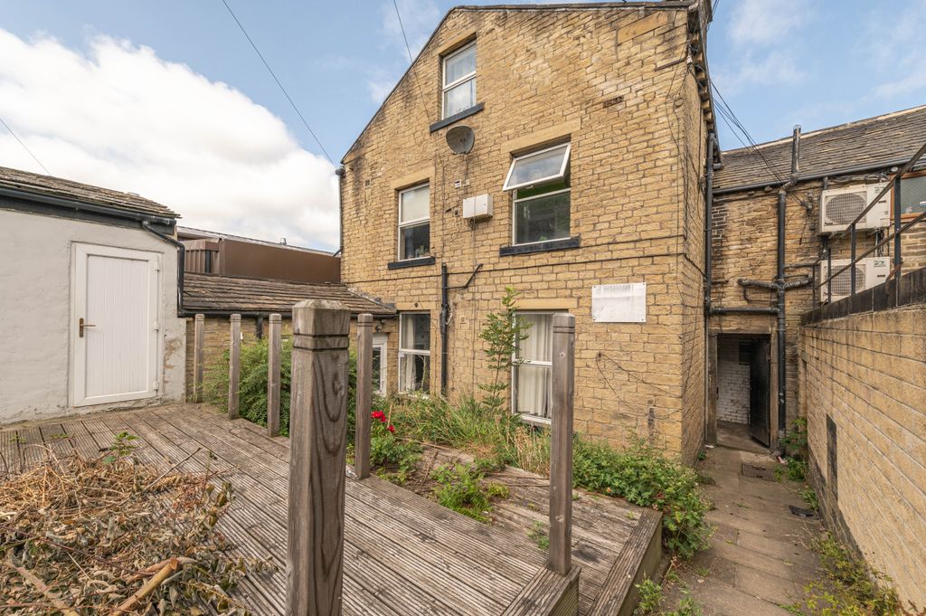 Property photo 1 of 28