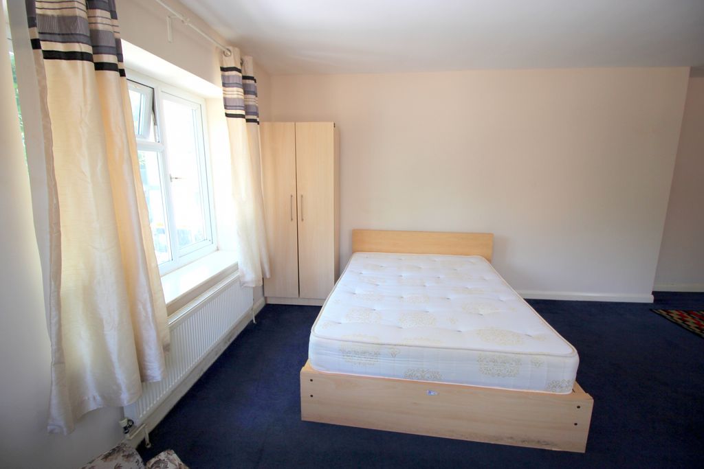 Property photo 3 of 6 Gallery