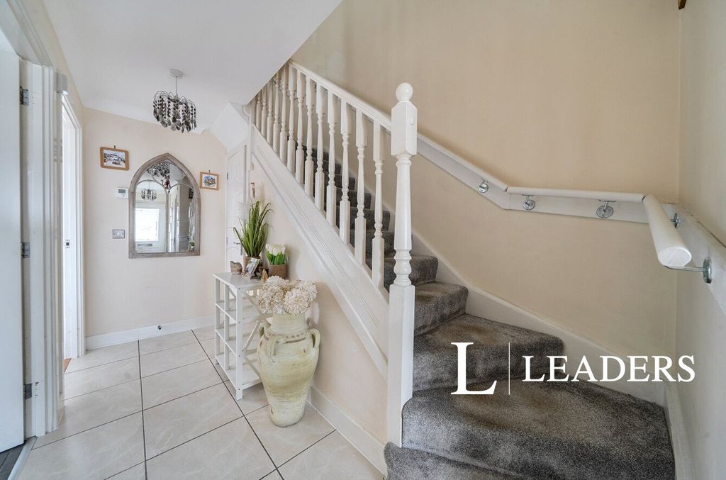 Property photo 3 of 12 Entrance