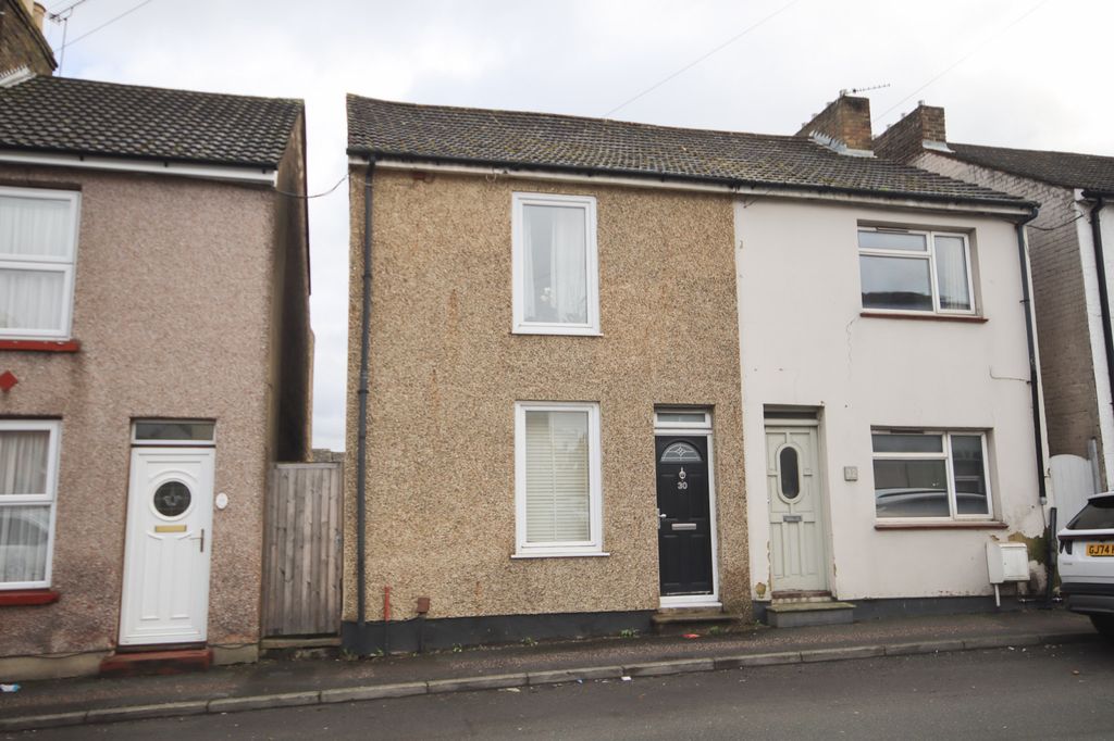 Property photo 1 of 10 Chalkwell Road, Sittingbourne, Me10