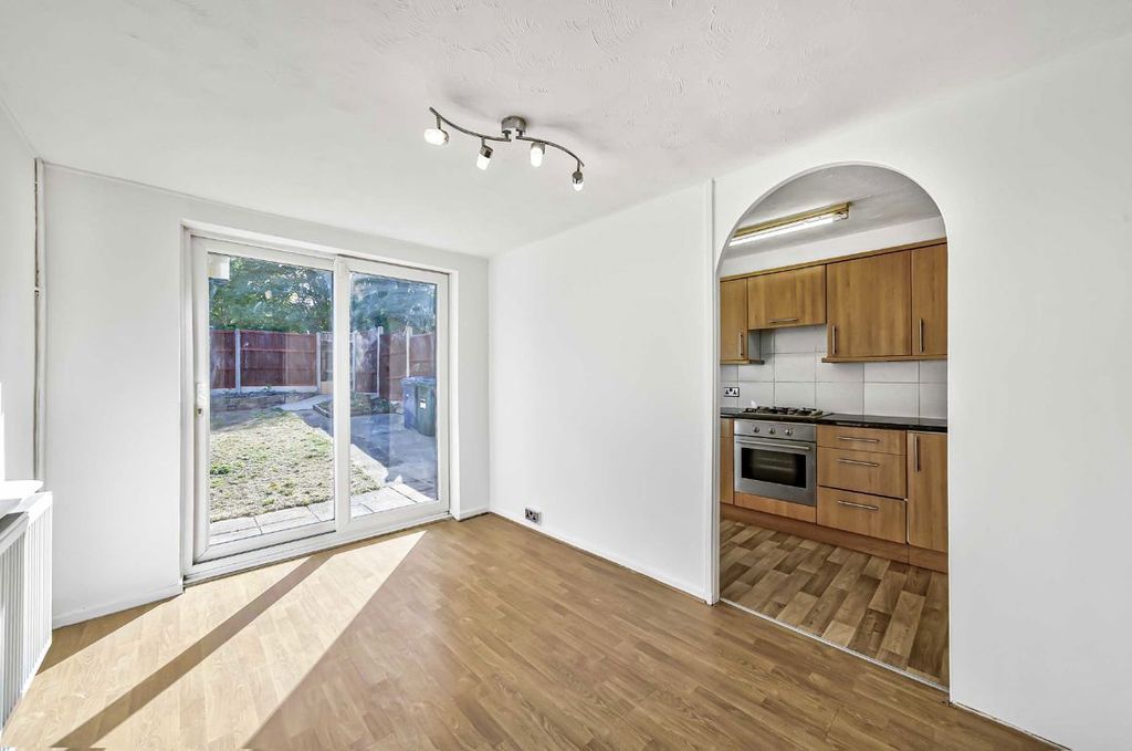 Property photo 2 of 8