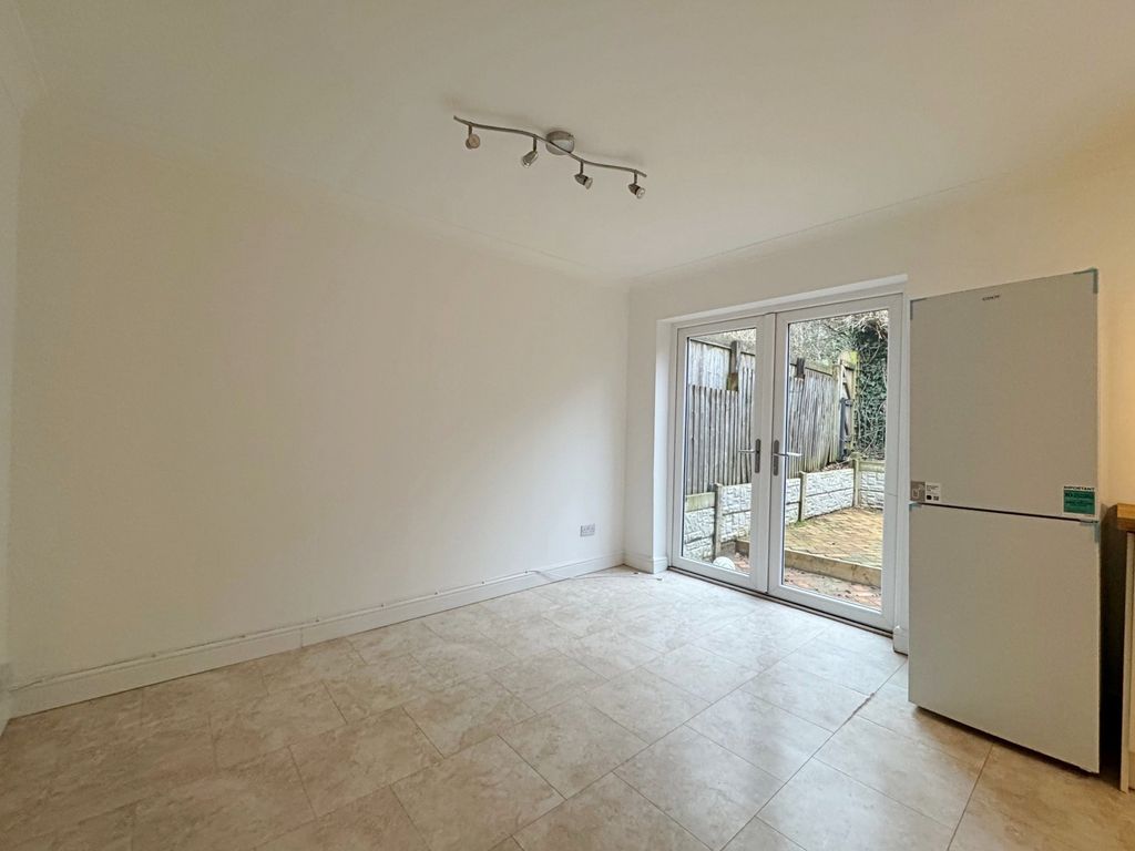 Property photo 3 of 10 Dining Area